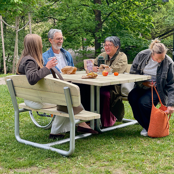 Vestre Picnic Table
